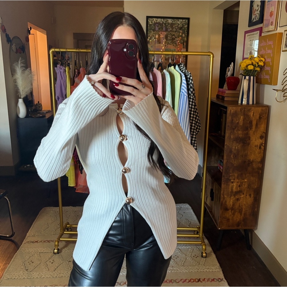 NEW Commense White Ribbed Knit Button Front Sweater - Picture 2 of 14